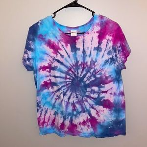 Colorful tie dyed t-shirt (size large)